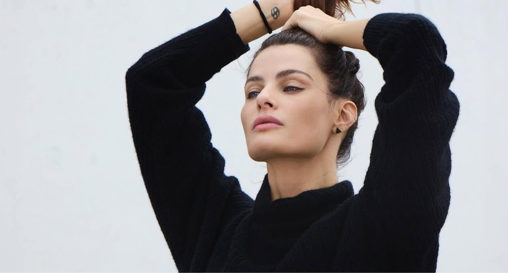 Isabeli Fontana's Beauty Routine & Makeup as a Supermodel